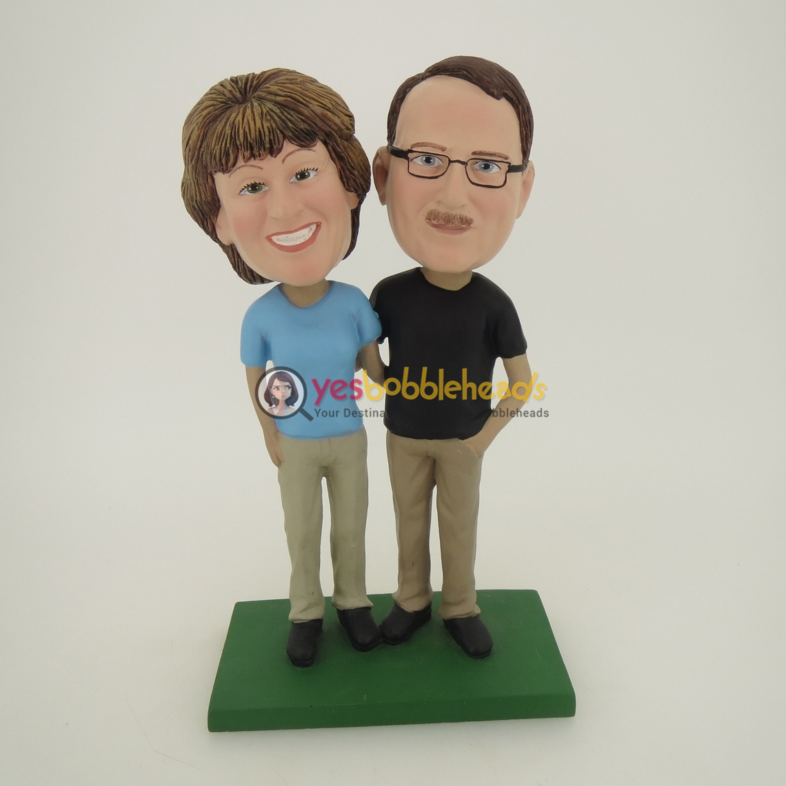 Picture of Custom Bobblehead Doll: Arm Behind Each Other Couple On Golf
