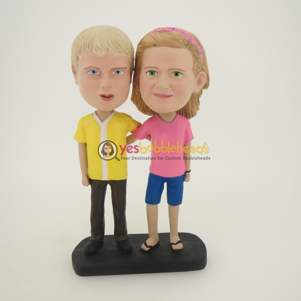 Picture of Custom Bobblehead Doll: Arm Behind Each Other Young Couple