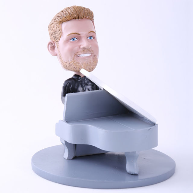 Picture of Custom Bobblehead Doll: Man Playing Piano