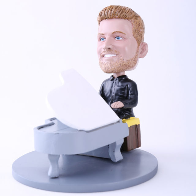Picture of Custom Bobblehead Doll: Man Playing Piano